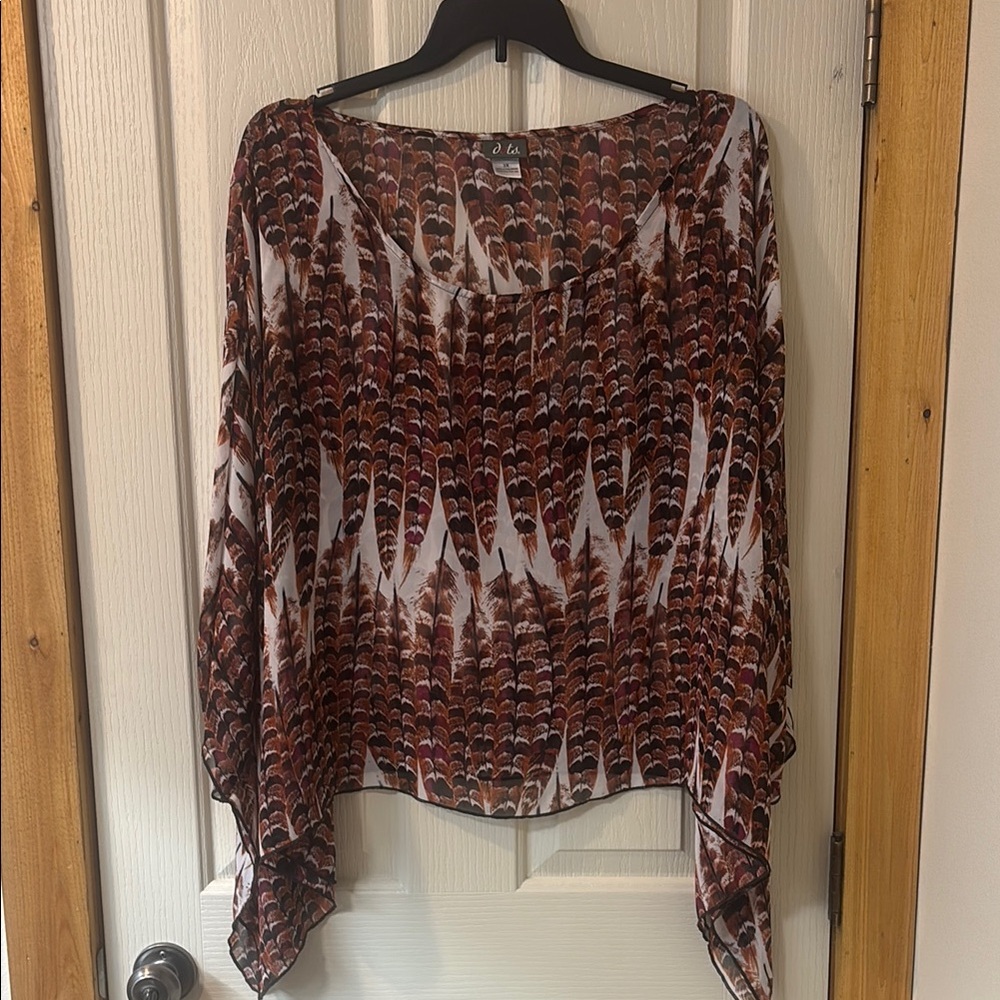 Chic Feather Patterned Top - Picture 4 of 8